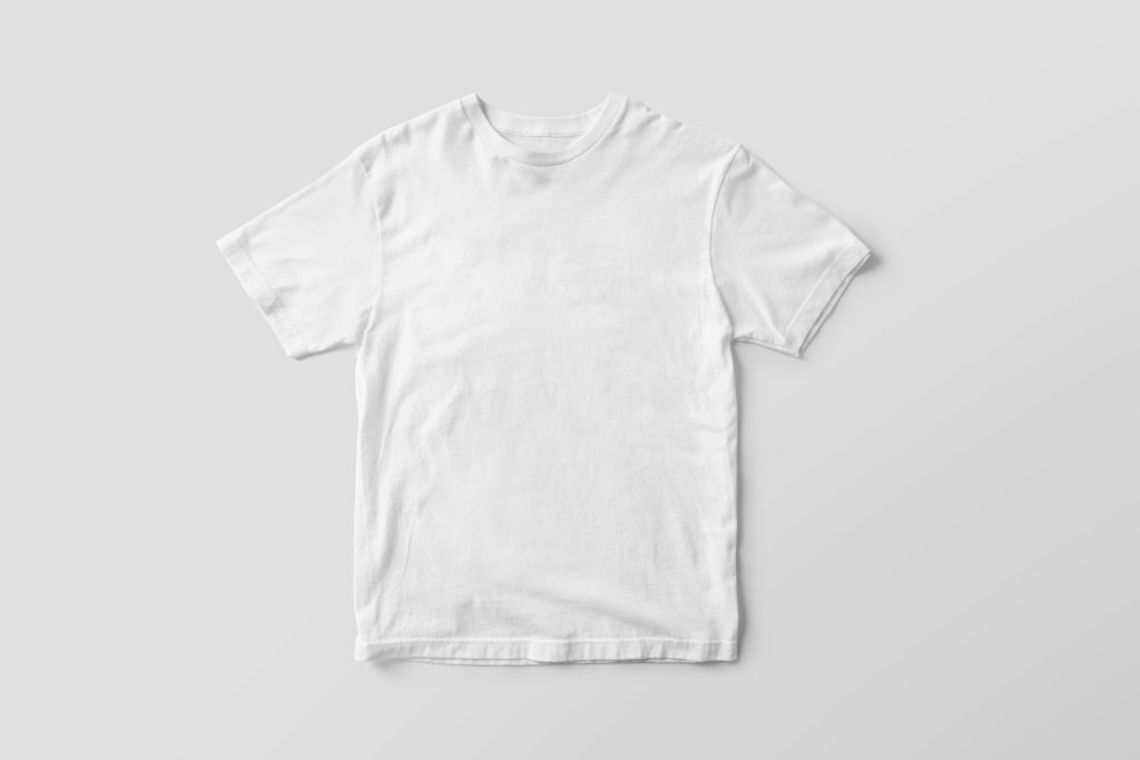 Productos Simple white t-shirt mockup on a plain background, perfect for design presentations and branding.